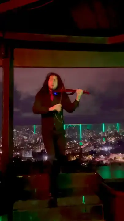Filippo Violinista en vivo — Violín sobre Bogotá de noche