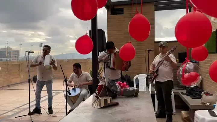 Voluntad Vallenata en vivo — Hora loca y carnavalito